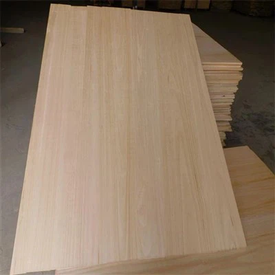 Planche en bois massif de pin