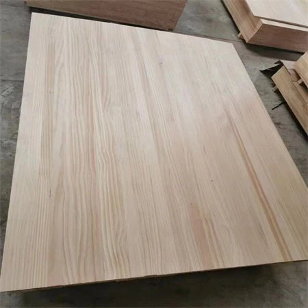 Pin de radiata à planche droite